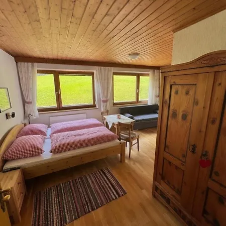 Waldrast, Haus Apartment